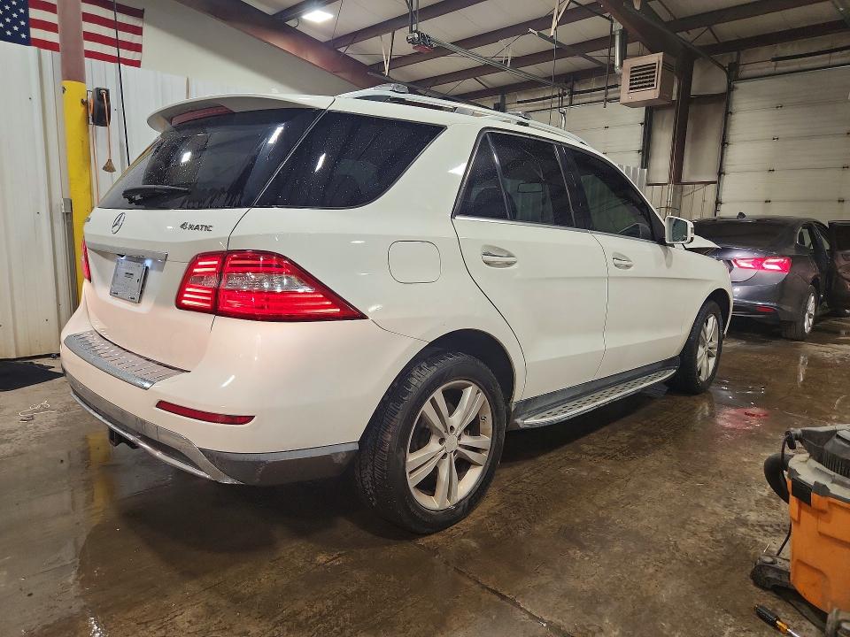 Photo 3 from auction – 2015 MERCEDES-BENZ ML with VIN 4JGDA5HB1FA565387