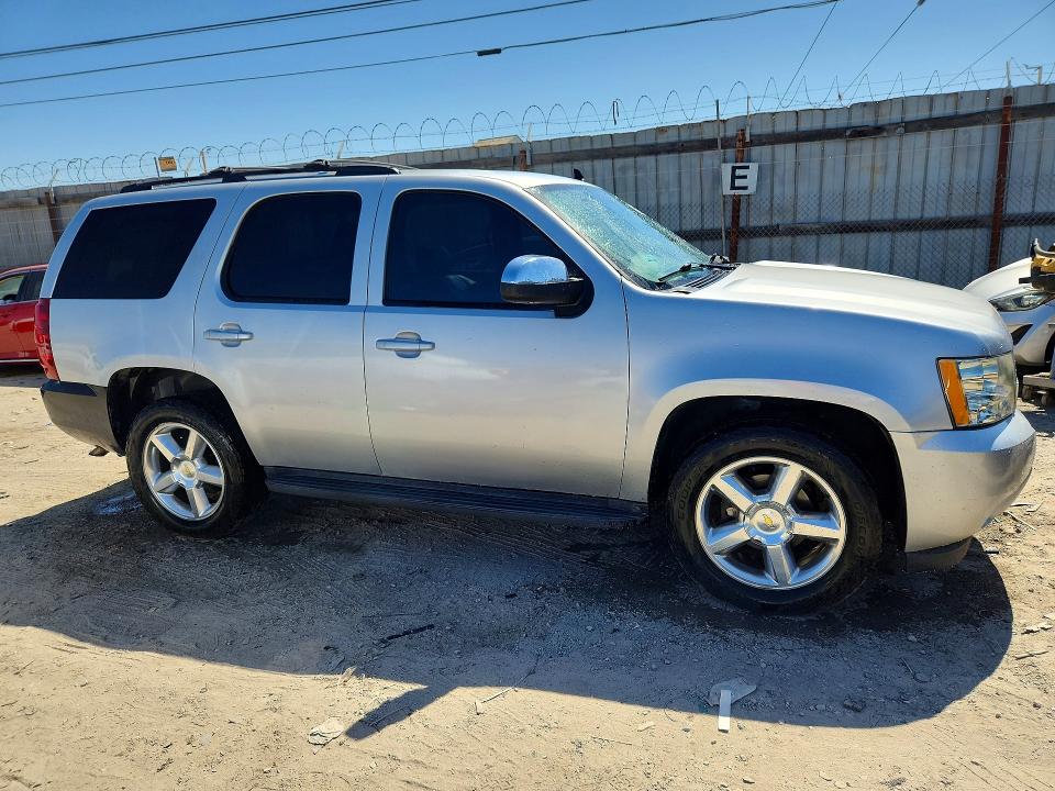 Photo 4 from auction – 2011 CHEVROLET TAHOE with VIN 1GNSCBE00BR257010