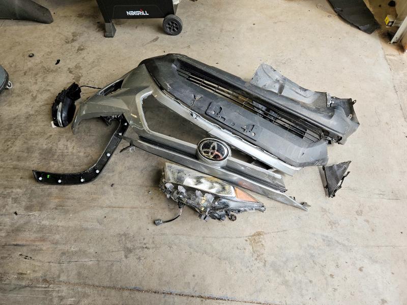 Photo 13 from auction – 2019 TOYOTA RAV4 with VIN 2T3P1RFV9KW011595
