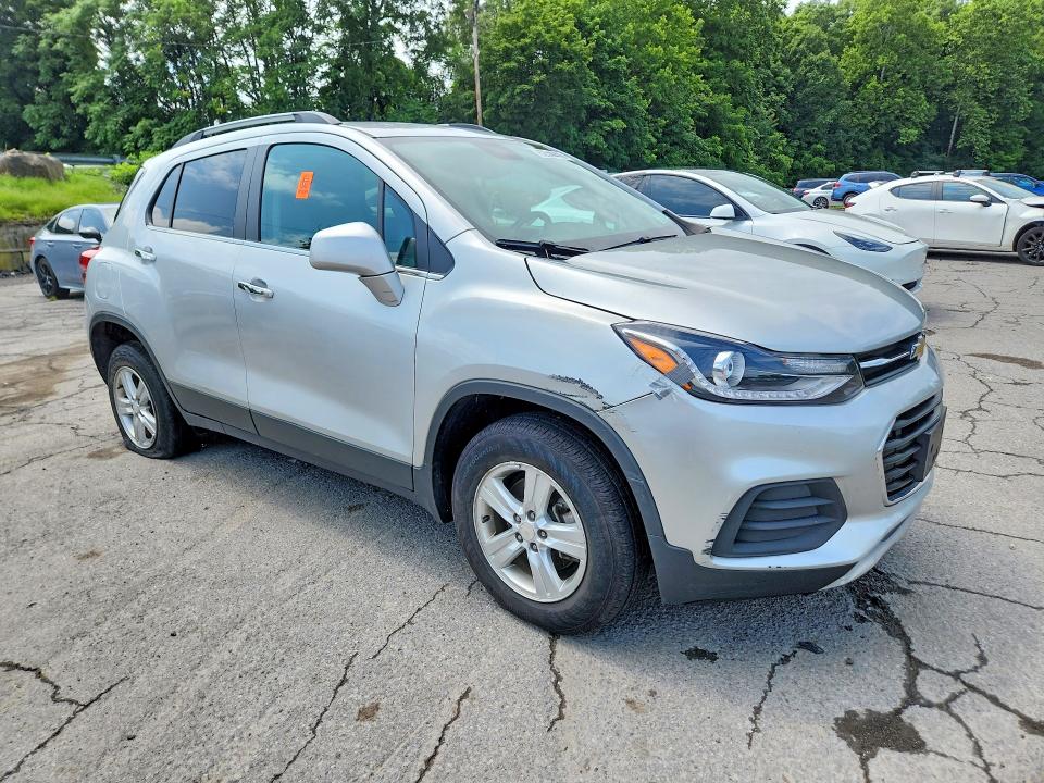 Photo 4 from auction – 2018 CHEVROLET TRAX with VIN 3GNCJPSB0JL167228