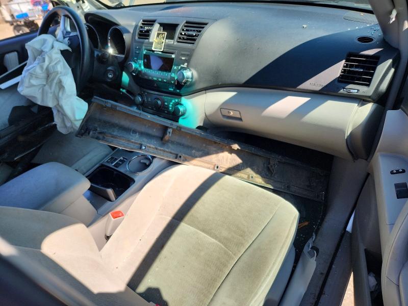 Photo 8 from auction – 2012 TOYOTA HIGHLANDER with VIN 5TDBK3EH6CS117442