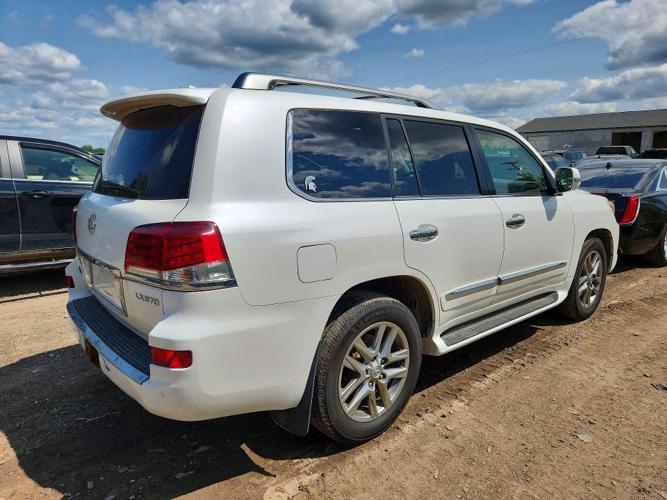 Photo 3 from auction – 2013 LEXUS LX with VIN JTJHY7AX1D4108252