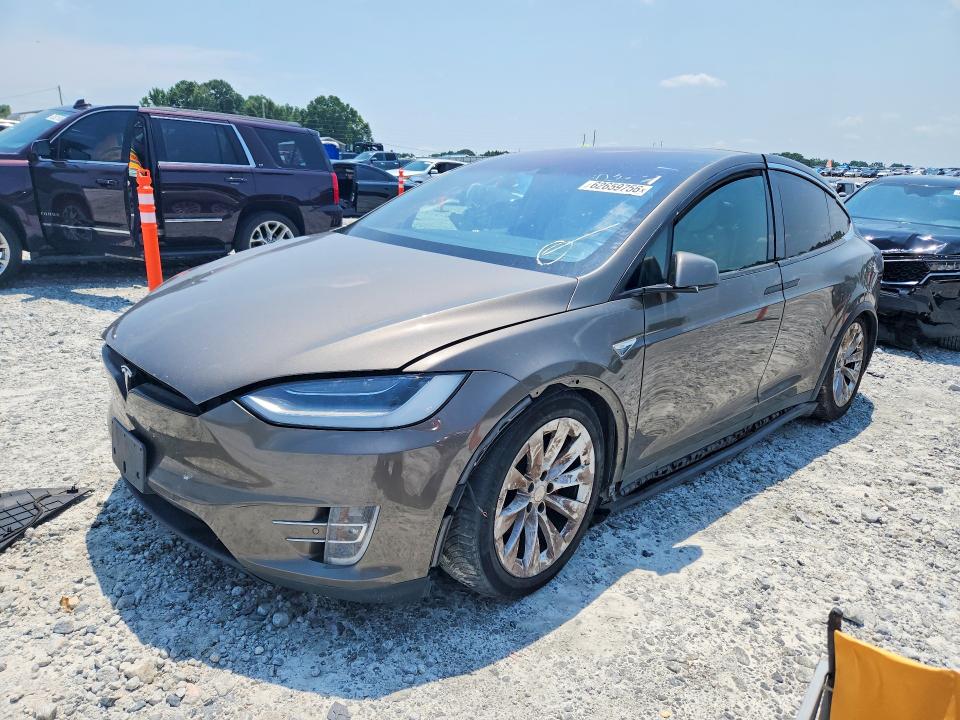 TESLA MODEL X 2016 with VIN 5YJXCAE47GFS00618 - Photo from auction