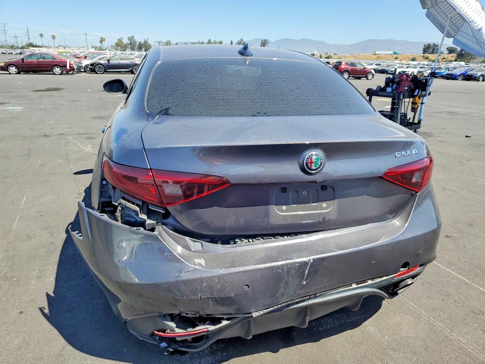 Photo 6 from auction – 2018 ALFA ROMEO GIULIA with VIN ZARFAECN5J7585491