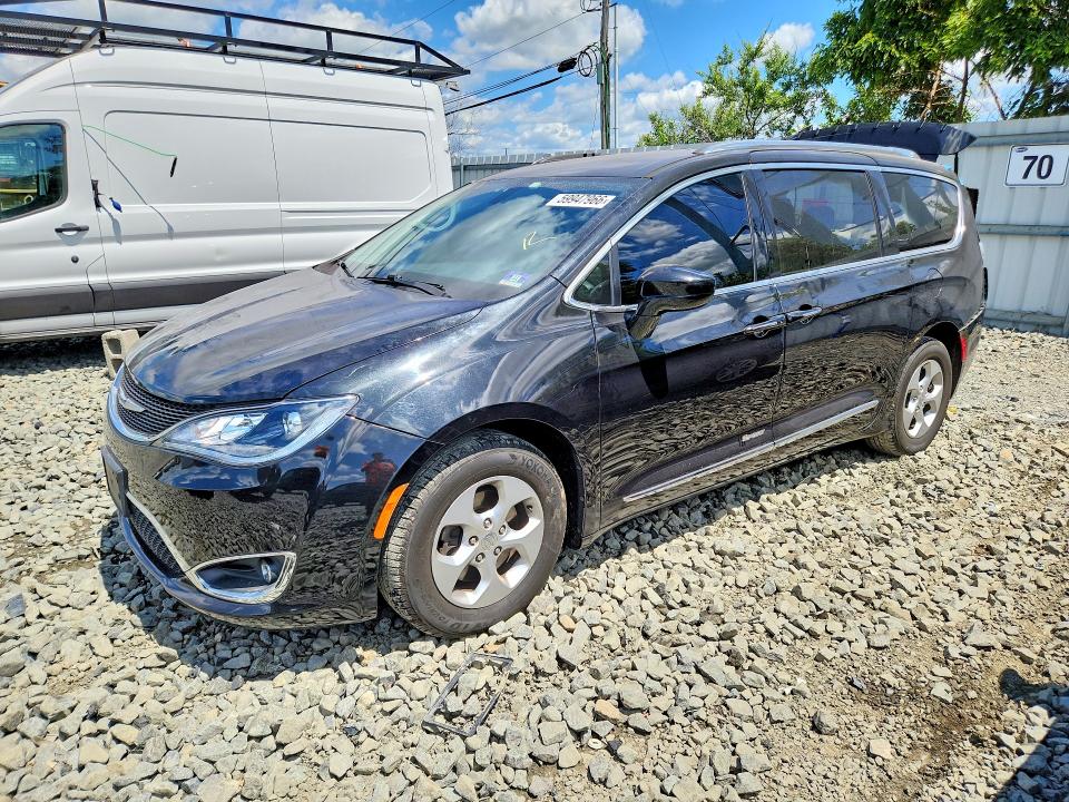 CHRYSLER PACIFICA 2017 with VIN 2C4RC1EG9HR778020 - Photo from auction