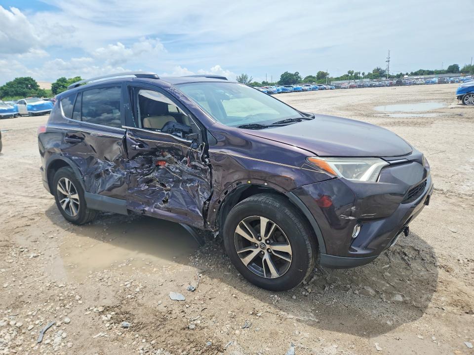 Снимка 4 от търг – 2017 TOYOTA RAV4 с VIN 2T3WFREV8HW324676
