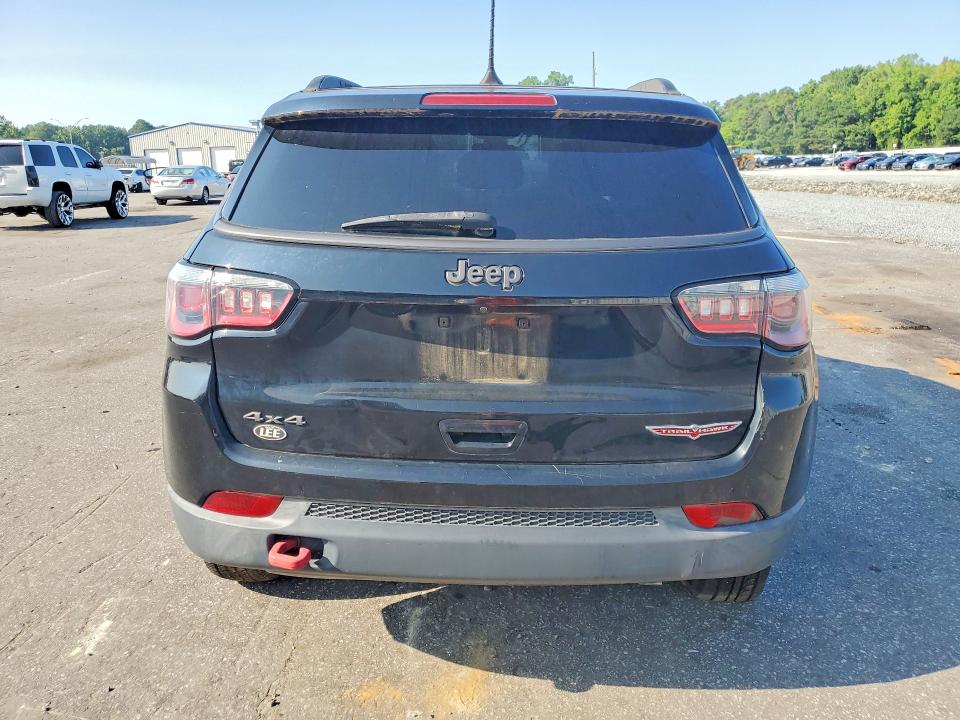 Photo 6 from auction – 2018 JEEP COMPASS with VIN 3C4NJDDB6JT130746