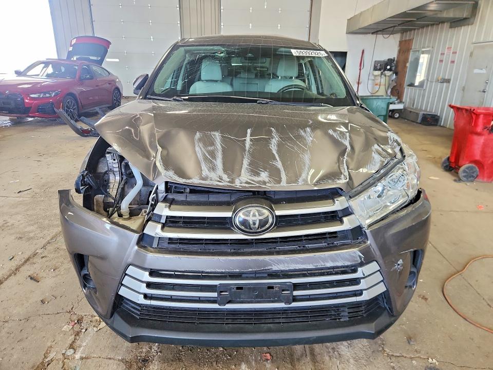 Photo 5 from auction – 2017 TOYOTA HIGHLANDER with VIN 5TDBZRFH4HS381182
