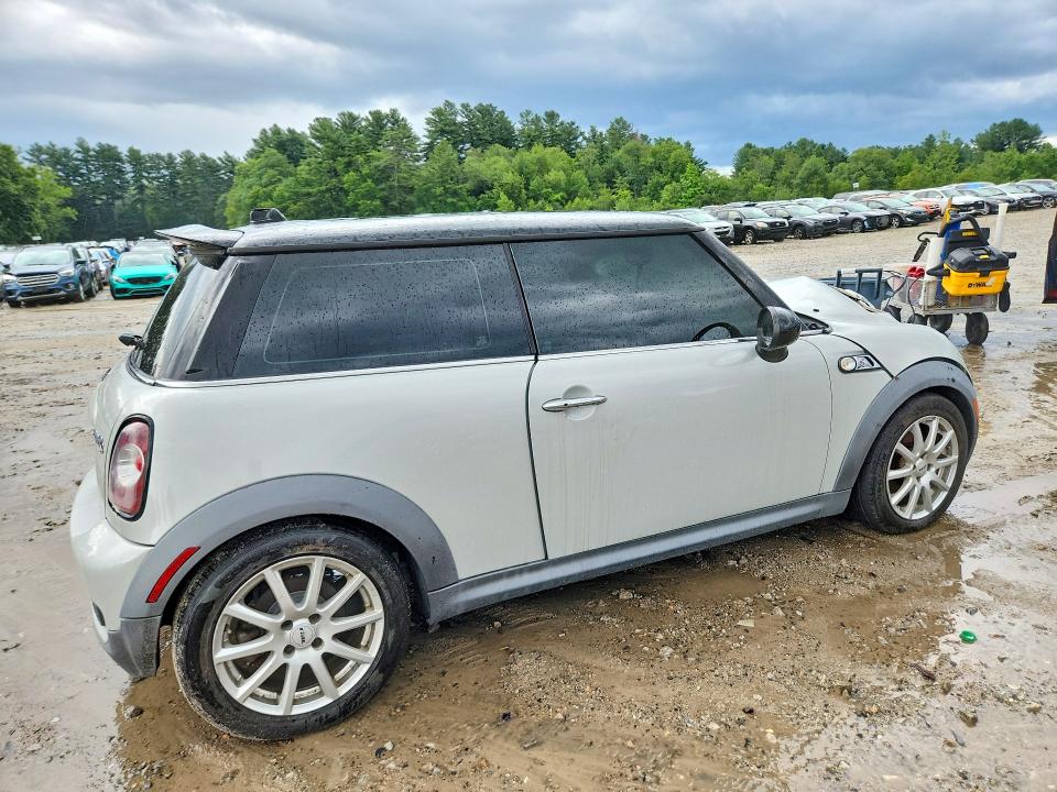 Photo 3 from auction – 2011 MINI COOPER with VIN WMWSV3C55BTY20091
