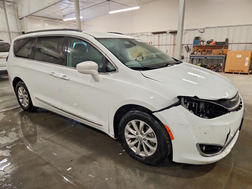 Photo 4 from auction – 2017 CHRYSLER PACIFICA with VIN 2C4RC1BG6HR613076