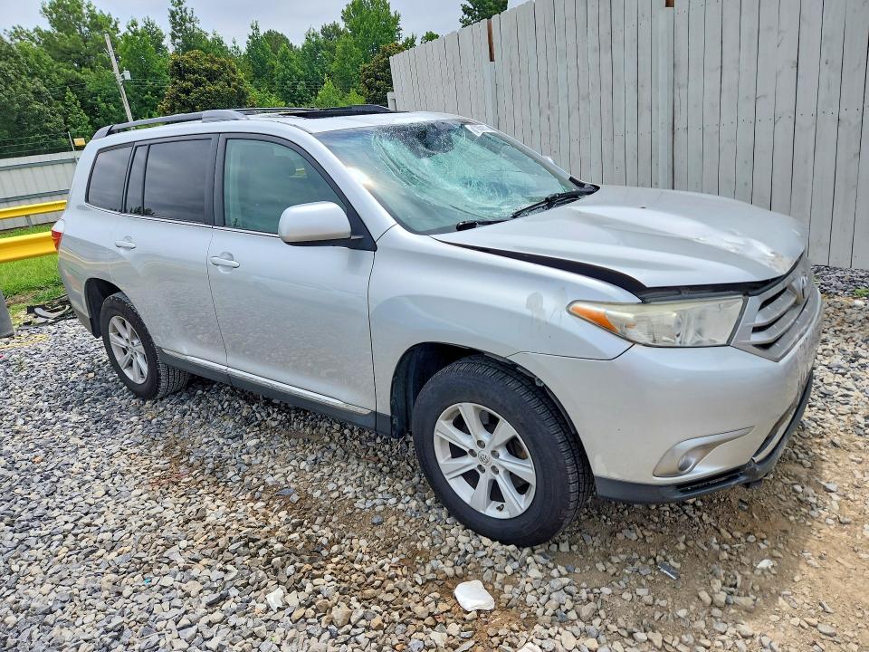 Photo 4 from auction – 2013 TOYOTA HIGHLANDER with VIN 5TDBK3EH9DS184053