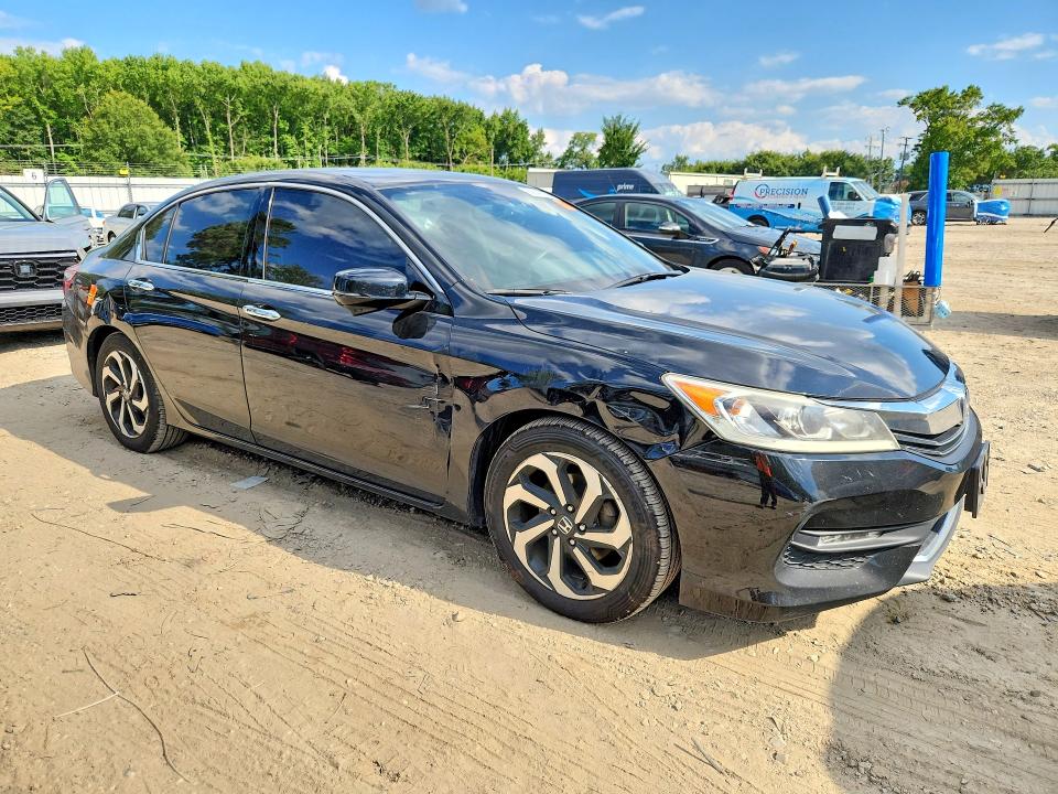 Photo 4 from auction – 2016 HONDA ACCORD with VIN 1HGCR3F87GA034668