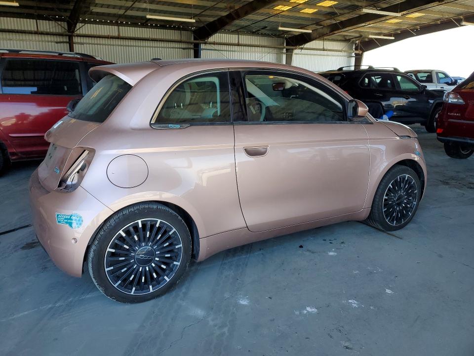 Foto 3 de la subasta – 2024 FIAT 500 con VIN ZFAFFAC4XRX220612
