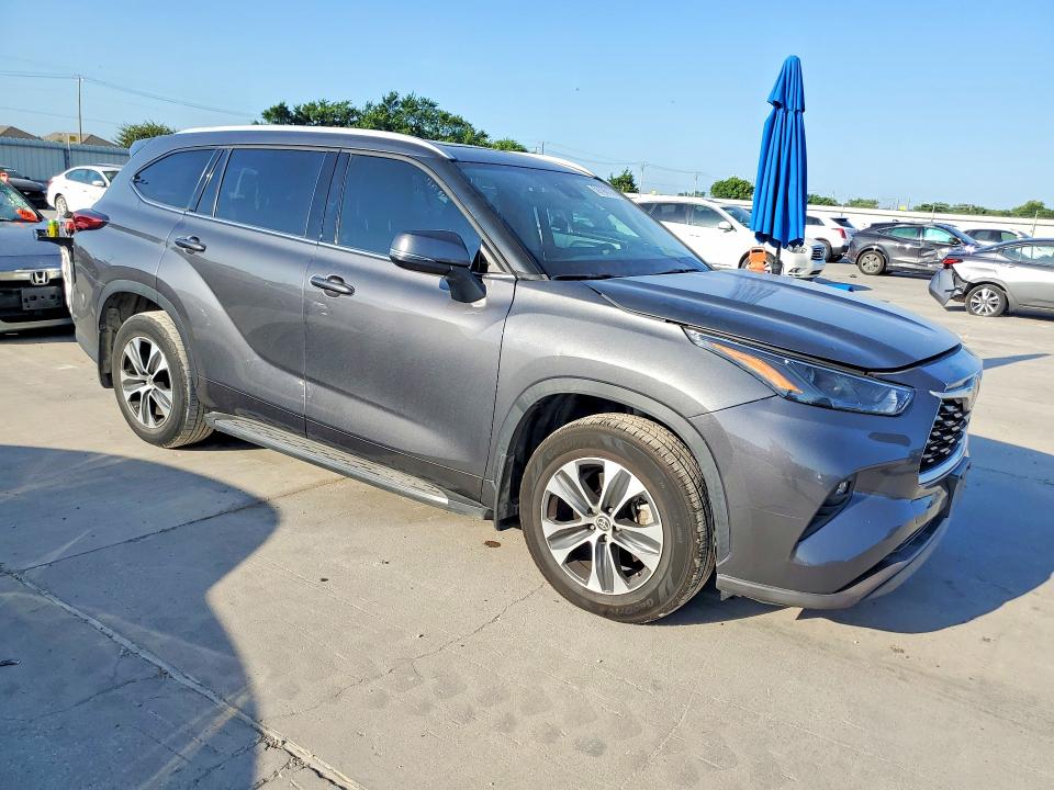 Photo 4 from auction – 2022 TOYOTA HIGHLANDER with VIN 5TDGZRAH0NS117983