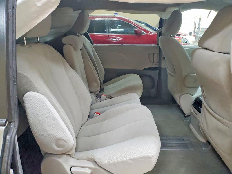 Photo 11 from auction – 2011 TOYOTA SIENNA with VIN 5TDKK3DC8BS131931