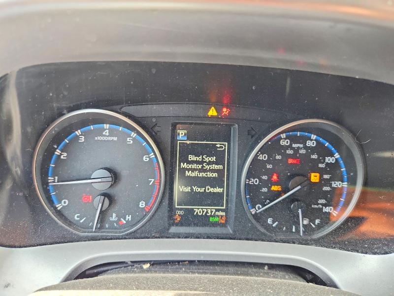 Photo 9 from auction – 2018 TOYOTA RAV4 with VIN JTMRFREV7JJ745368