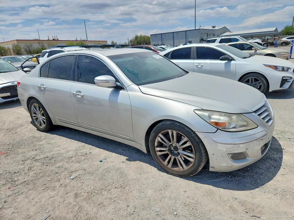 Photo 4 from auction – 2011 HYUNDAI GENESIS with VIN KMHGC4DF7BU127301