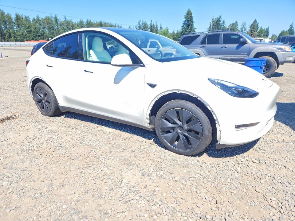 Photo 4 from auction – 2025 TESLA MODEL Y with VIN 7SAYGAEEXSF299383