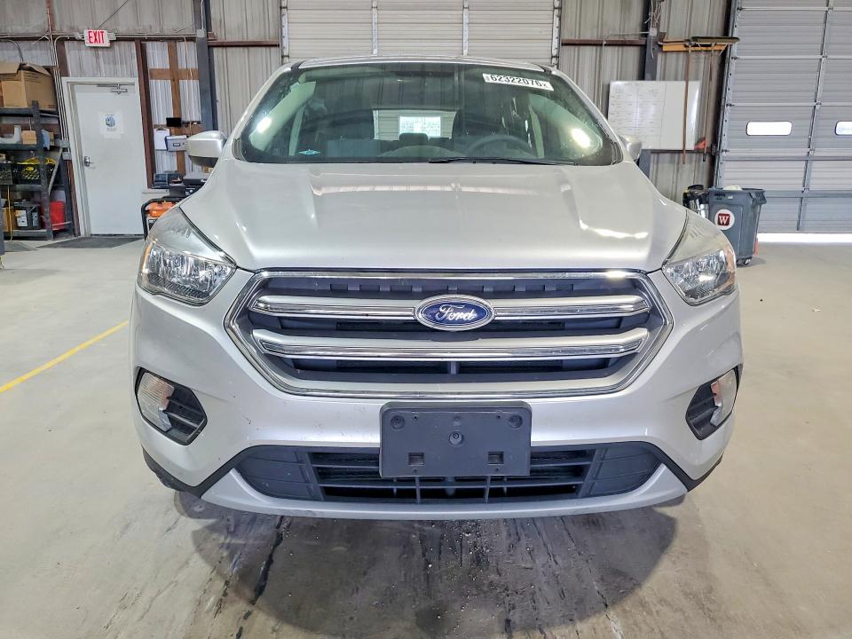 Photo 5 from auction – 2017 FORD ESCAPE with VIN 1FMCU0GD5HUE05345