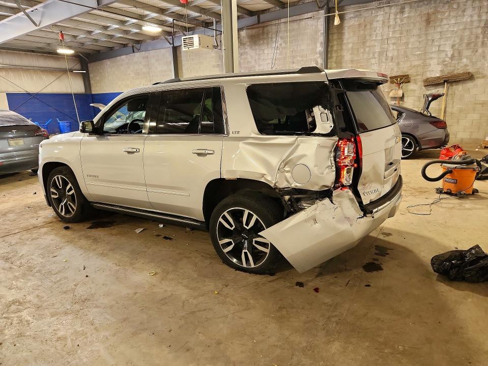 Photo 2 from auction – 2015 CHEVROLET TAHOE with VIN 1GNSKCKC9FR514355
