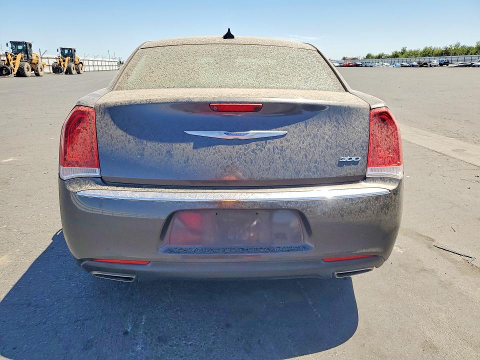 Photo 6 from auction – 2019 CHRYSLER 300 with VIN 2C3CCAEGXKH568632
