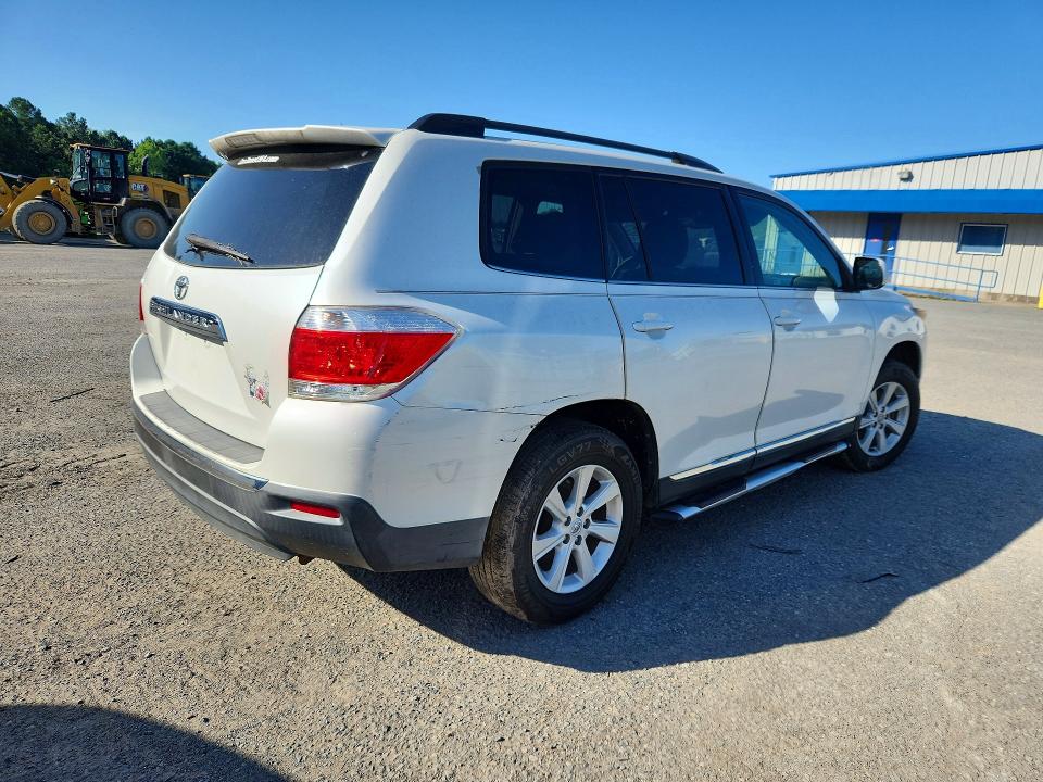 Photo 3 from auction – 2011 TOYOTA HIGHLANDER with VIN 5TDZK3EHXBS046338