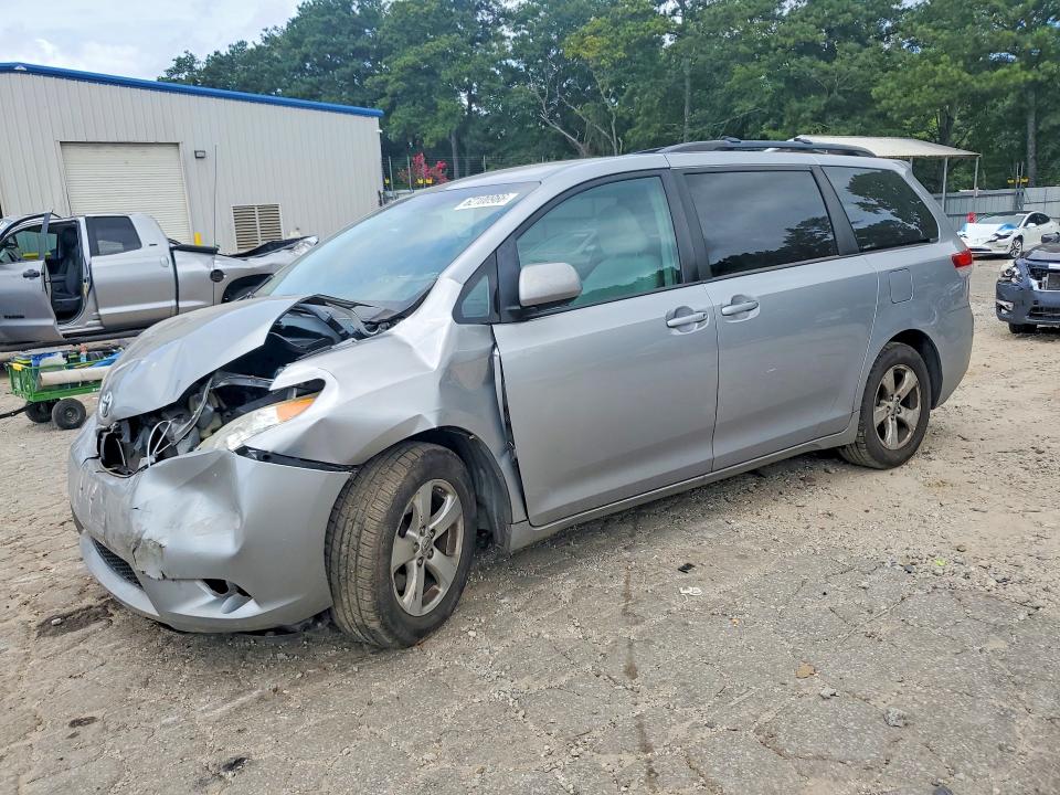 TOYOTA SIENNA 2011 with VIN 5TDKK3DCXBS104987 - Photo from auction