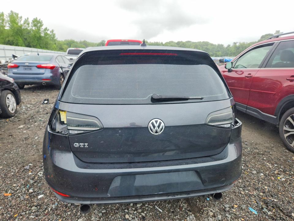 Photo 6 from auction – 2017 VOLKSWAGEN GTI with VIN 3VW5T7AU2HM074047