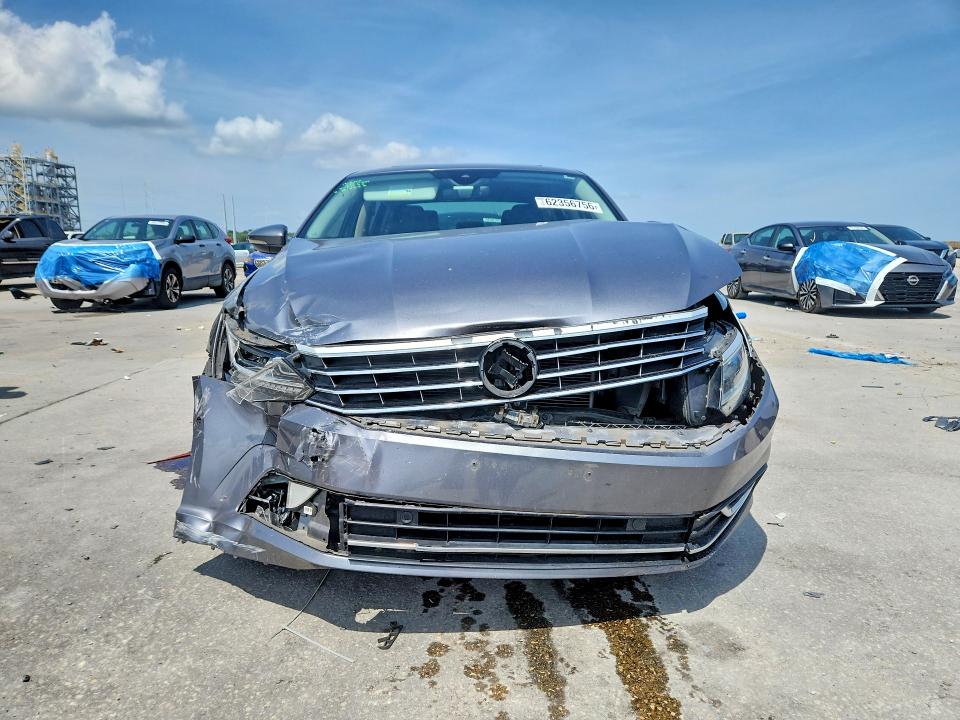 Photo 5 from auction – 2018 VOLKSWAGEN PASSAT with VIN 1VWCA7A36JC015062