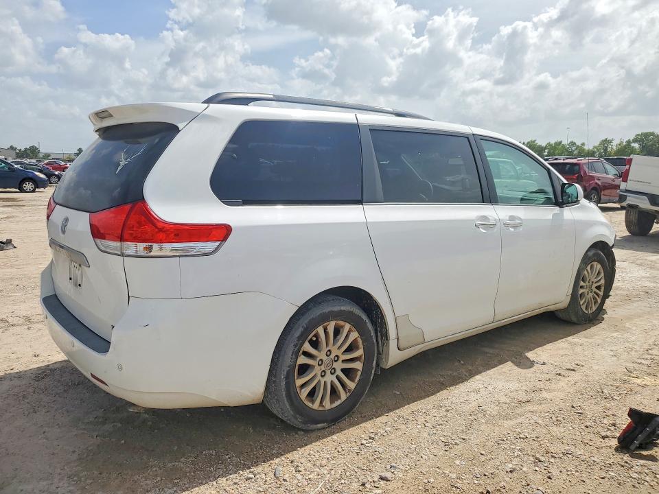 Foto 3 de la subasta – 2014 TOYOTA SIENNA con VIN 5TDYK3DC8ES445285