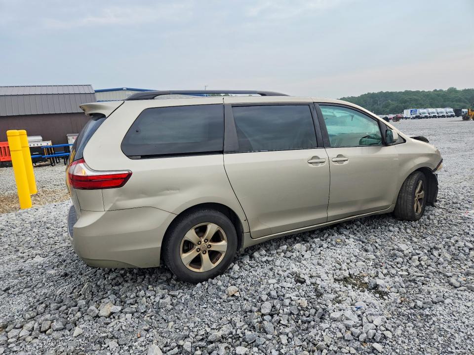 Photo 3 from auction – 2017 TOYOTA SIENNA with VIN 5TDKZ3DC5HS827022