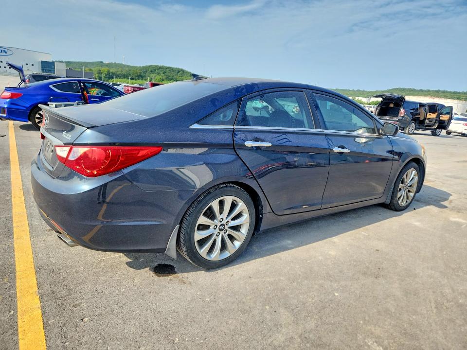 Фото 3 с аукциона – 2013 HYUNDAI SONATA с VIN 5NPEC4AC8DH788189