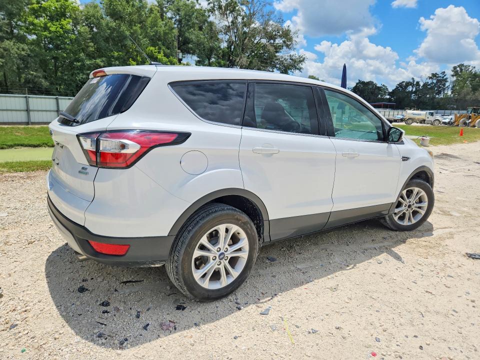 Photo 3 from auction – 2017 FORD ESCAPE with VIN 1FMCU0GD6HUE43621
