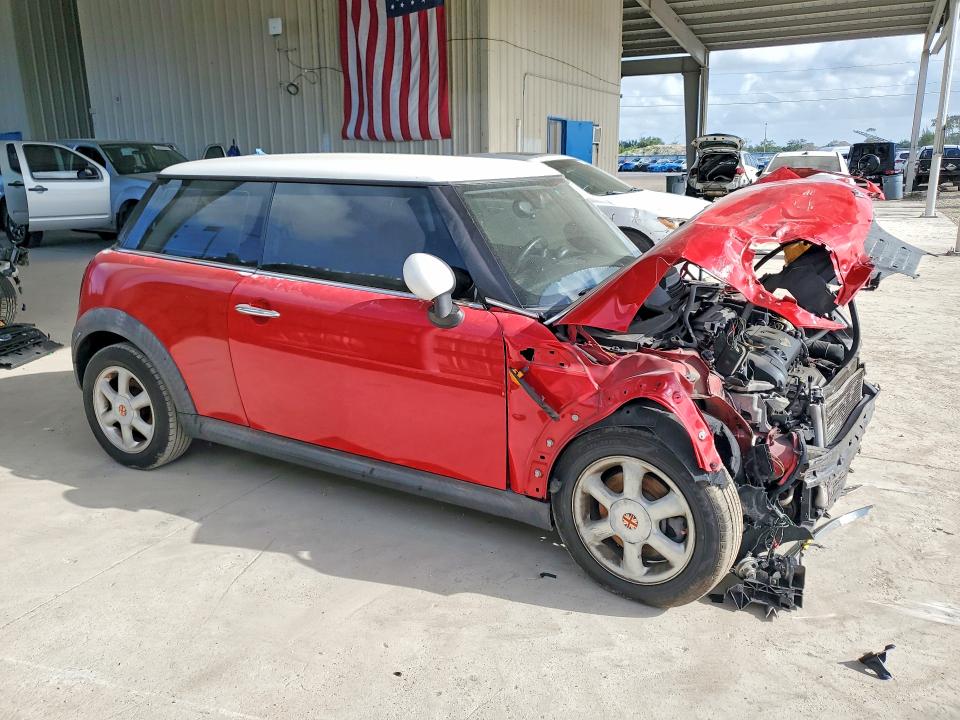 Photo 4 from auction – 2010 MINI COOPER with VIN WMWMF3C52ATZ24462