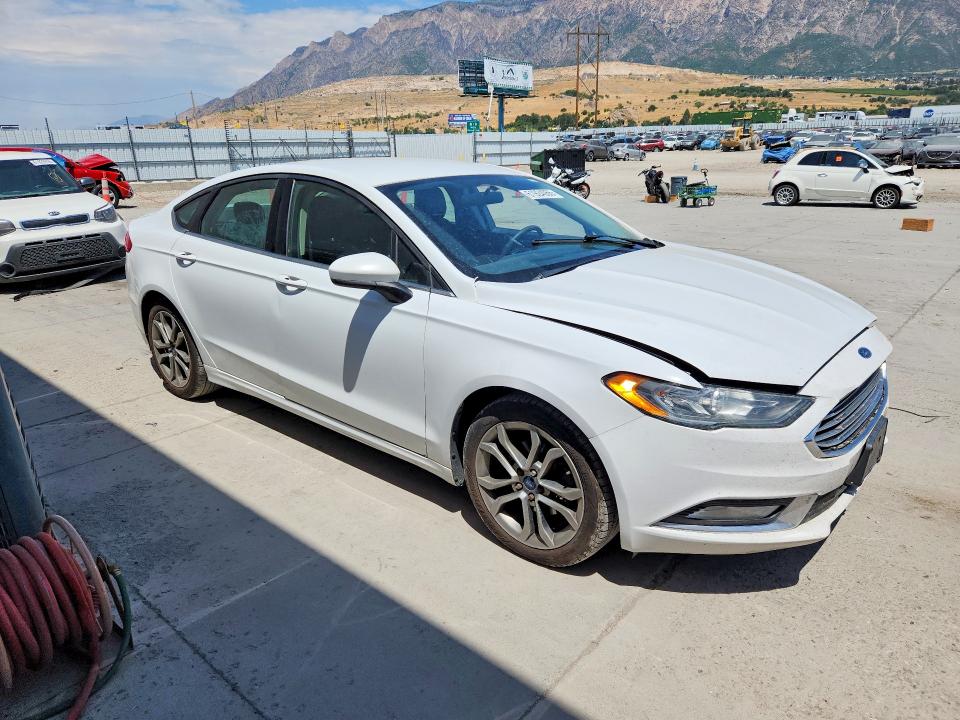 Photo 4 from auction – 2017 FORD FUSION with VIN 3FA6P0HD4HR207280
