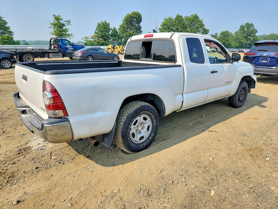 Photo 3 from auction – 2015 TOYOTA TACOMA with VIN 5TFTX4CN6FX063773