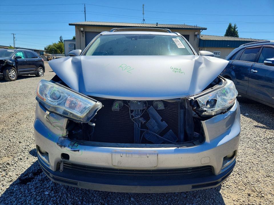 Photo 5 from auction – 2014 TOYOTA HIGHLANDER with VIN 5TDDKRFHXES047523
