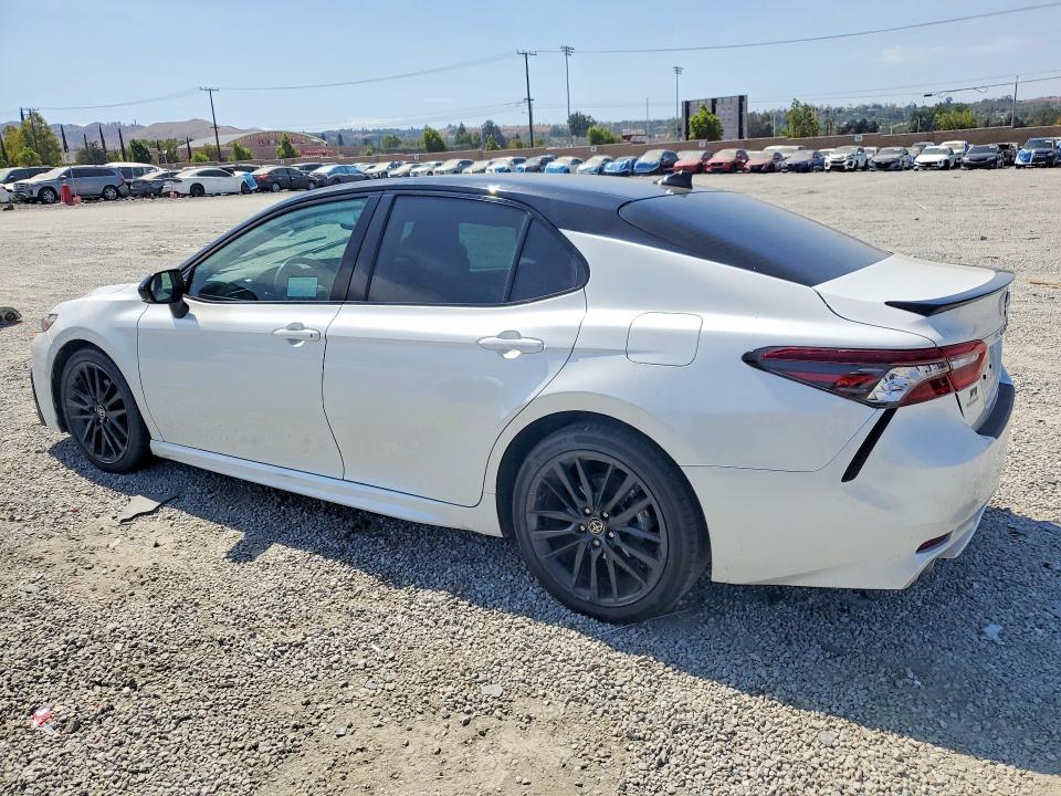 Photo 2 from auction – 2022 TOYOTA CAMRY with VIN 4T1K31AK7NU042067