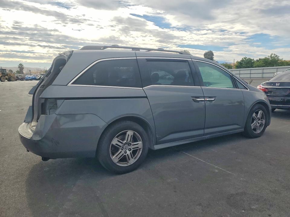 Photo 3 from auction – 2012 HONDA ODYSSEY with VIN 5FNRL5H95CB021625
