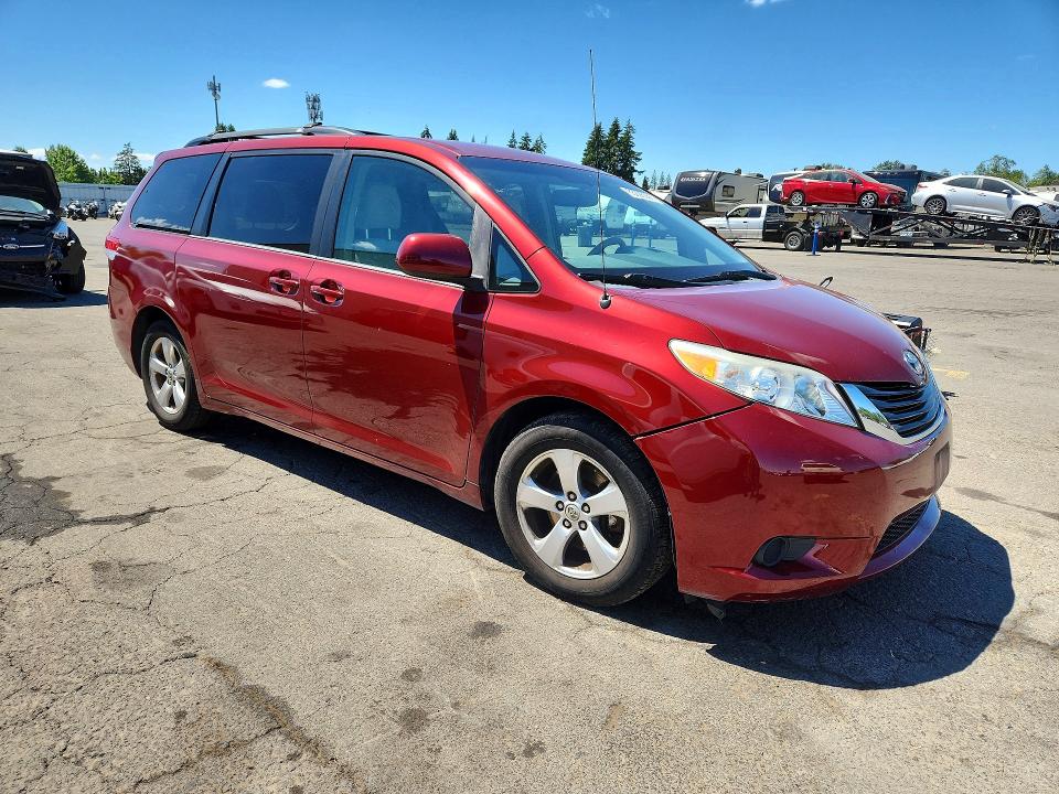 Photo 4 from auction – 2013 TOYOTA SIENNA with VIN 5TDKK3DC6DS318006