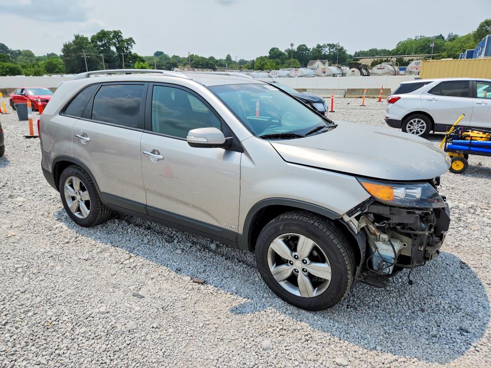 Photo 4 from auction – 2013 KIA SORENTO with VIN 5XYKUDA27DG384394