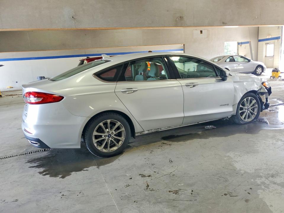 Photo 3 from auction – 2019 FORD FUSION with VIN 3FA6P0LU4KR110210