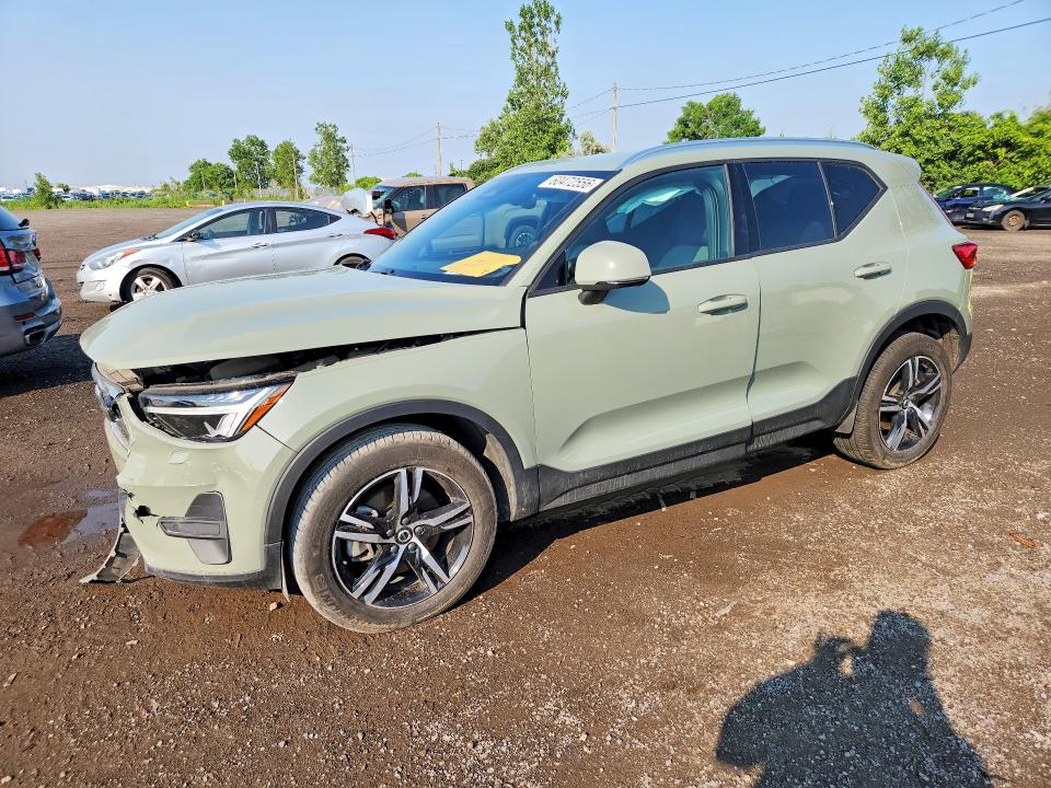 2023 VOLVO XC40
