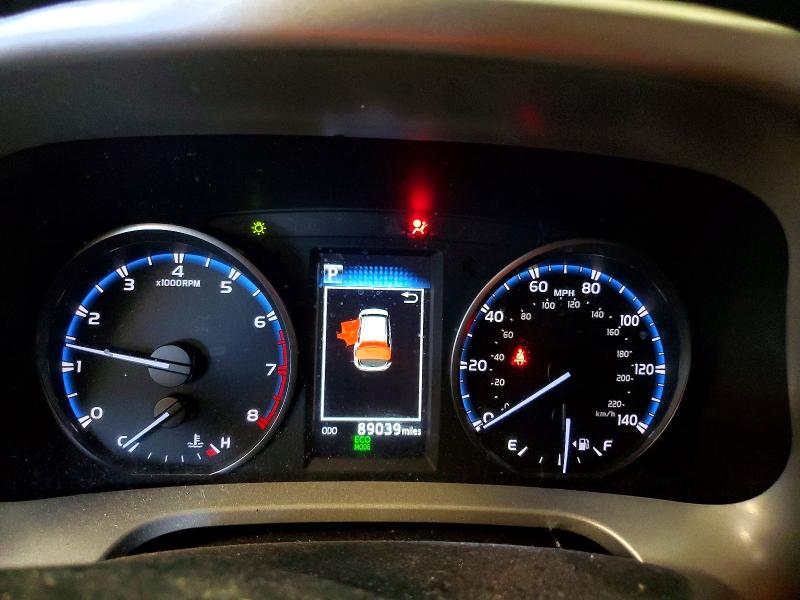 Снимка 9 от търг – 2018 TOYOTA RAV4 с VIN 2T3BFREV3JW760940