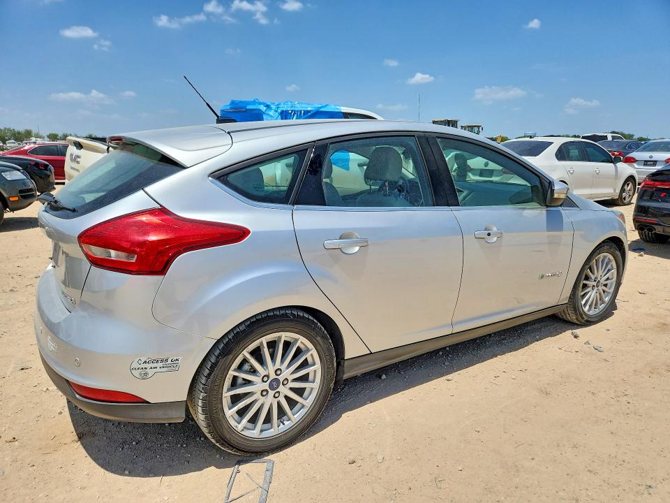 Photo 3 from auction – 2017 FORD FOCUS with VIN 1FADP3R47HL343571