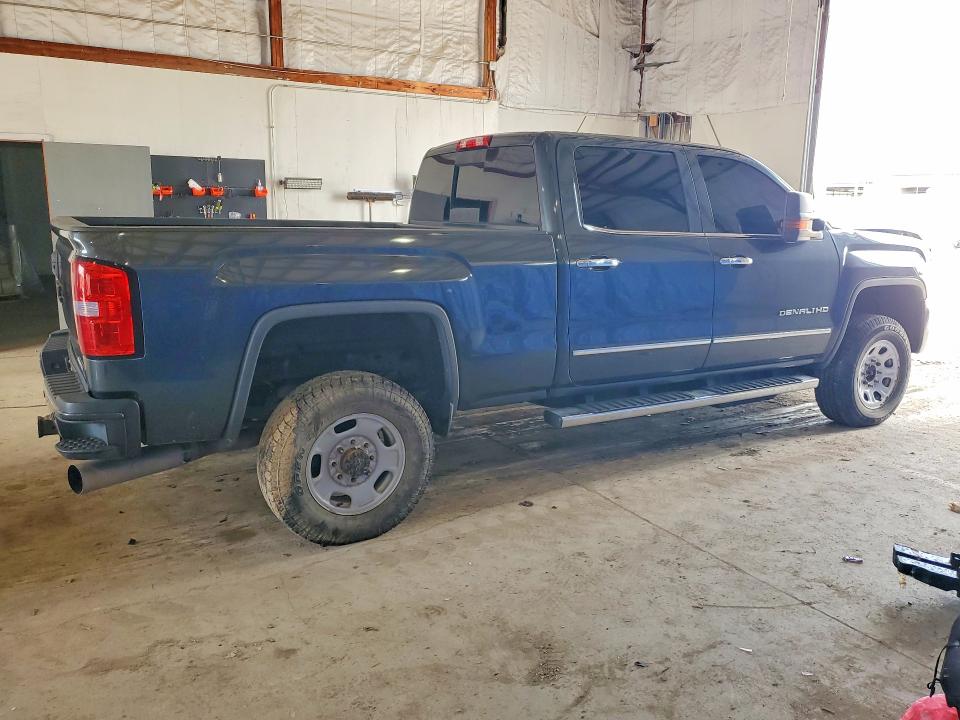 Photo 3 from auction – 2018 GMC SIERRA with VIN 1GT12UEY0JF112347