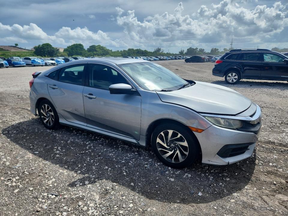 Photo 4 from auction – 2016 HONDA CIVIC with VIN 19XFC2F73GE007625