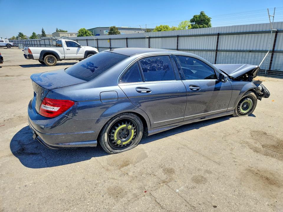 Photo 3 from auction – 2014 MERCEDES-BENZ C with VIN WDDGF4HB6EA966516