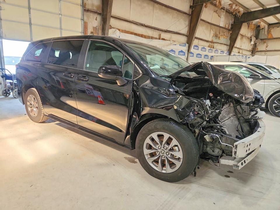 Photo 4 from auction – 2025 TOYOTA SIENNA with VIN 5TDKRKEC0SS231526