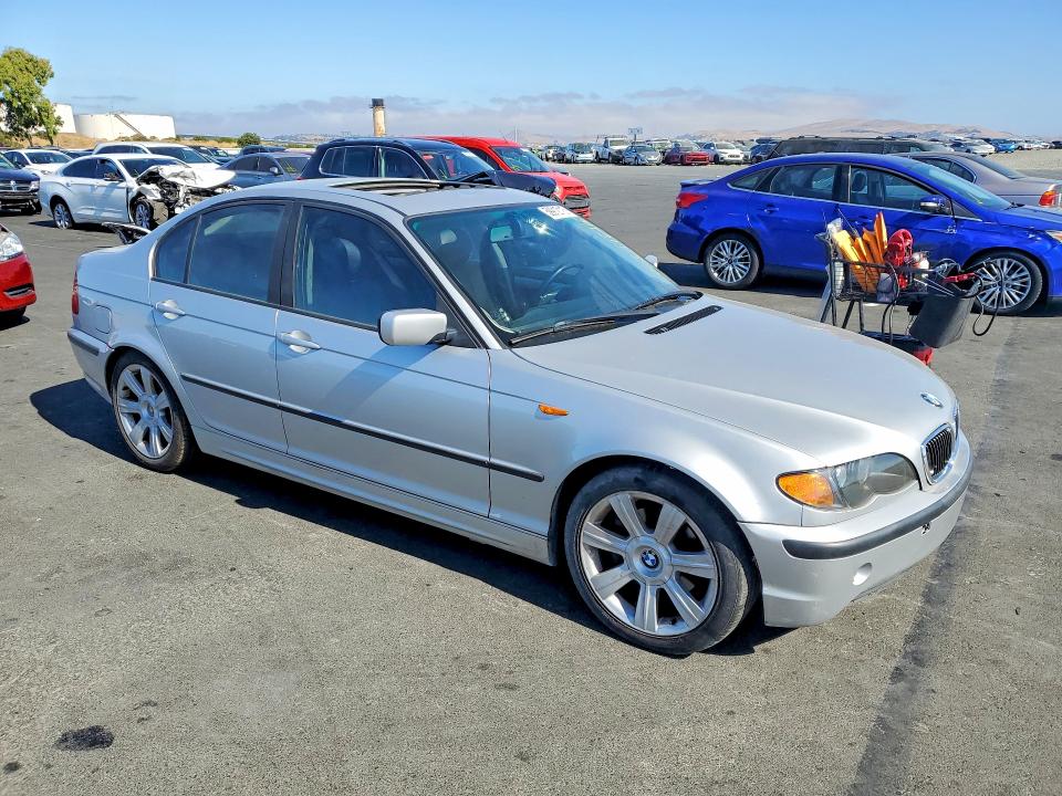 Photo 4 from auction – 2002 BMW 325 with VIN WBAEV33492KL68351